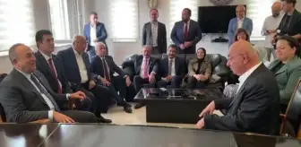Bakan Çavuşoğlu, tekstil fabrikasını ziyaret etti, işçilerle yemek yedi