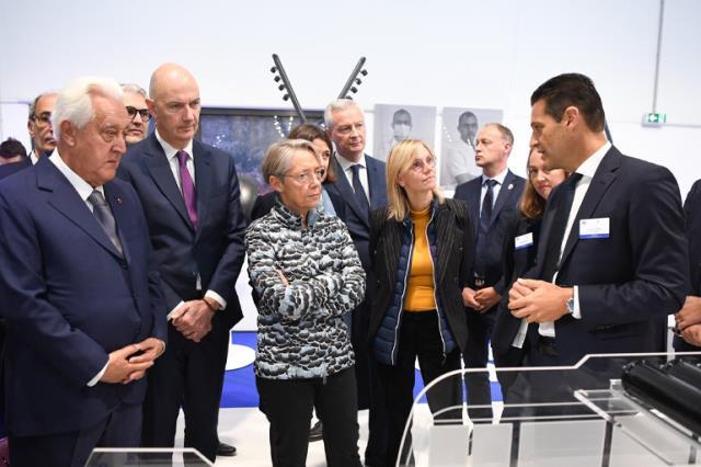 Cumhurbaşkanı Erdoğan Fransa'da bakanların montla dolaşmasına yorum yaptı: Parlamentoda yorgan, battaniye dağıtıyorlar