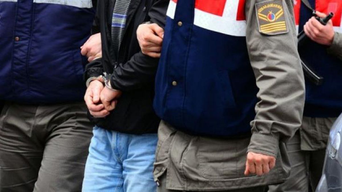 FETÖ'cülerin hücre evine baskın! Evin her yerini kamerayla donatan şahıslar bir de gizli bölme yapmış