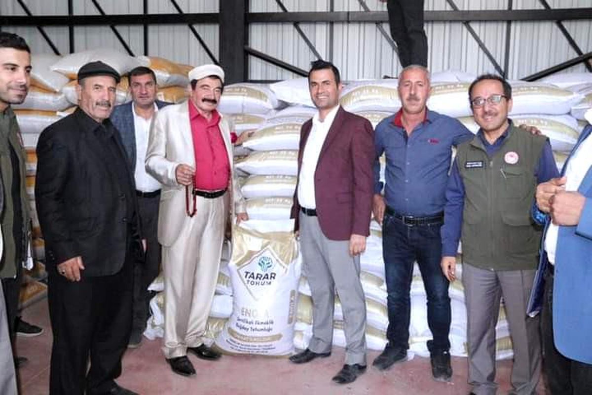 Bitlis ekonomi haberleri: Güroymak'ta güzlük buğday tohumu dağıtıldı