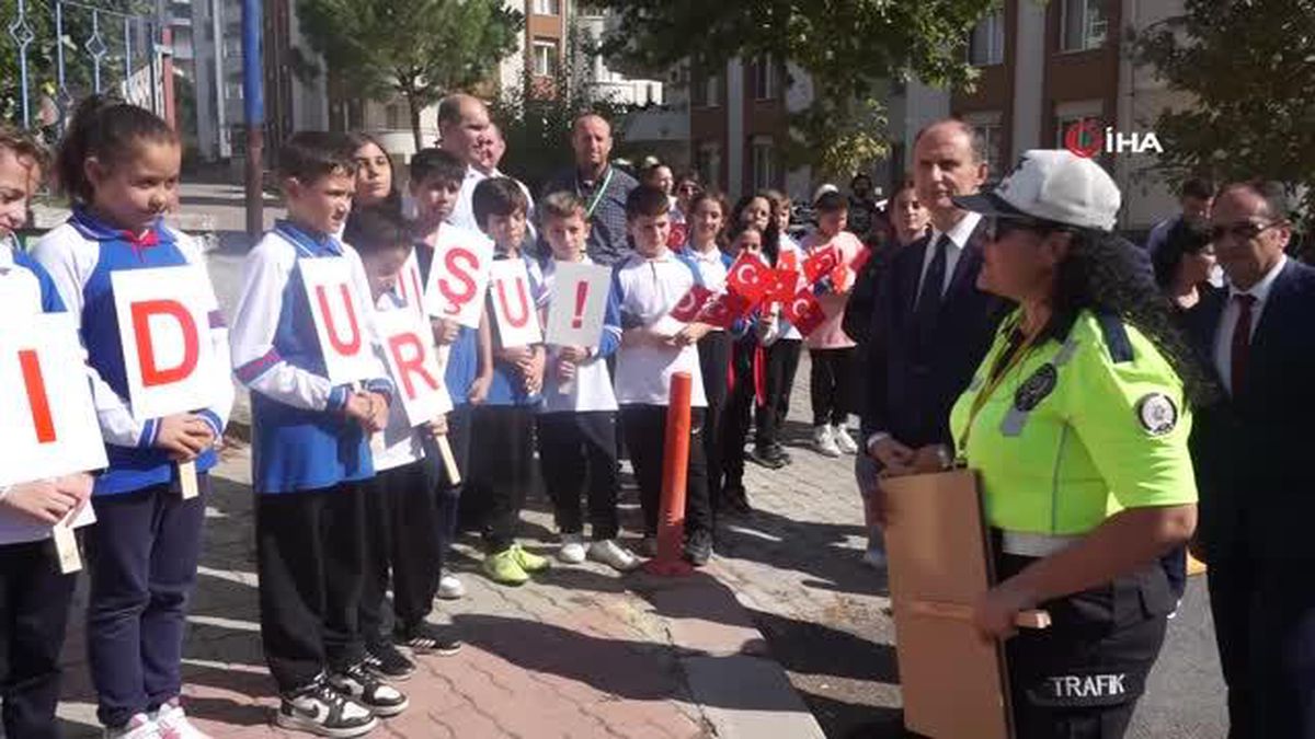 Öğrencilerden büyüklere yaya geçitlerini kullanma çağrısı