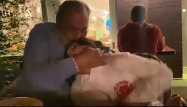 Ünlü spiker Reha Muhtar oğluna kavuştu, ortaya çıkan görüntüler izleyenler duygulandırdı