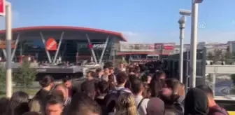 Yenibosna metrobüs durağında yoğunluk yaşandı