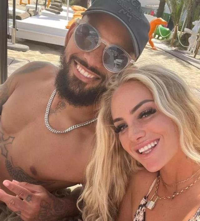 71 yaşındaki erkek sunucu, kadın futbolcunun kalçalarına zum yapılan videoyu paylaşınca ortalık karıştı