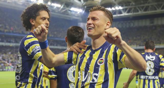 Fenerbahçe'li Alioski iddialı konuştu: Takım arkadaşlarıma güveniyorum Fenerbahçe'li Alioski iddialı konuştu: Takım arkadaşlarıma güveniyorum