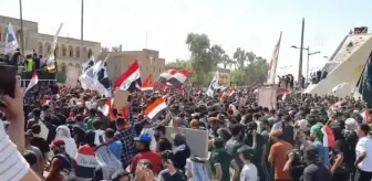 Bağdat'ta 'Halk, rejimi devirmek istiyor' sesleri