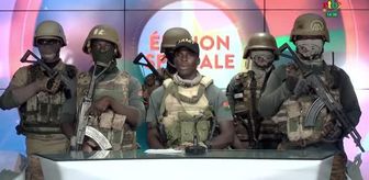 Son Dakika | Burkina Faso'da yönetime el koyan Traore destekçileri Fransa Büyükelçiliğini ateşe verdi