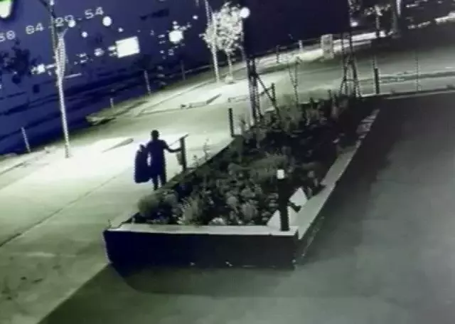 Bahçesine dadanan hırsıza sitemi güldürdü: Sevgili hırsız ne yapmaya çalışıyorsun?