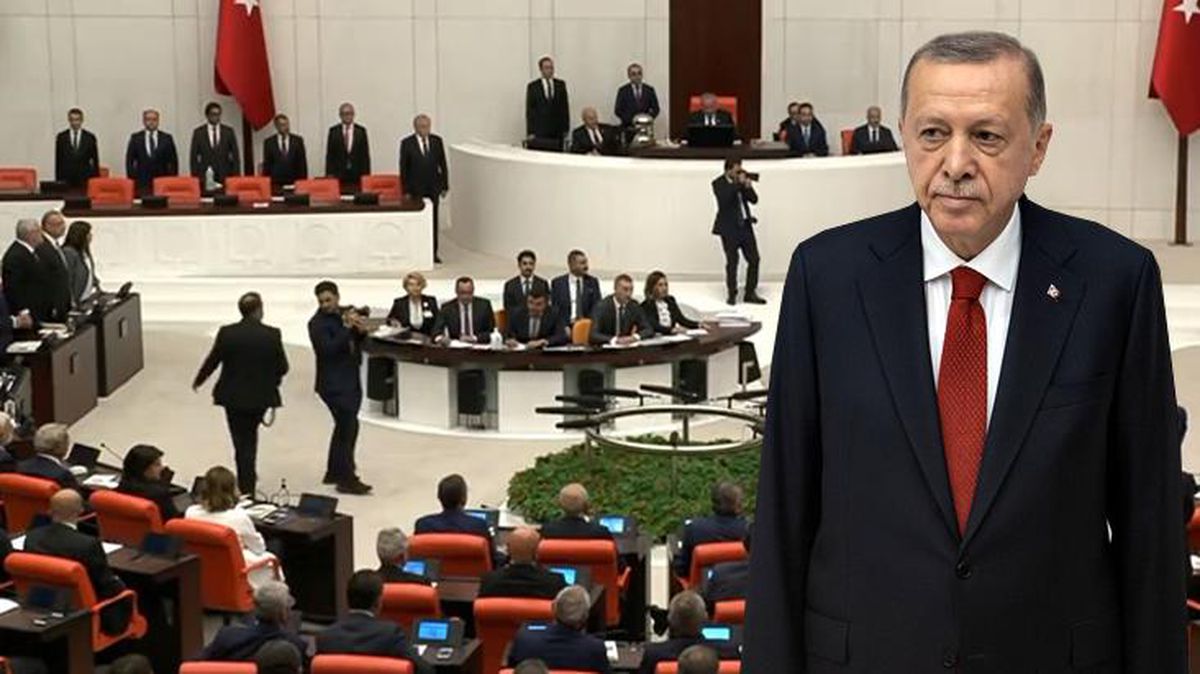 İttifak ortakları İYİ Parti ve CHP, Cumhurbaşkanı Erdoğan'ın salona girişi sırasında ters düştü