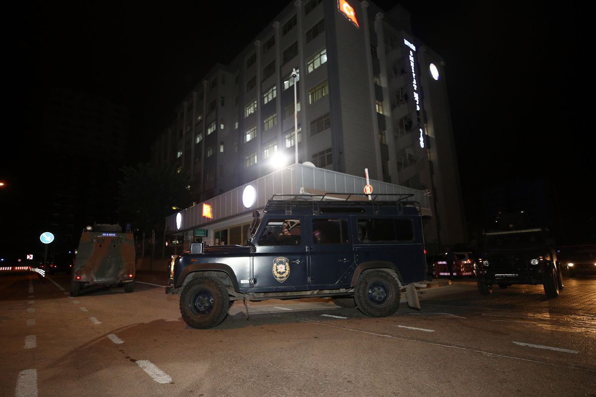 Mersin haberi... Mersin'deki PKK/KCK operasyonunda yakalanan 9 zanlıdan 2'si tutuklandı