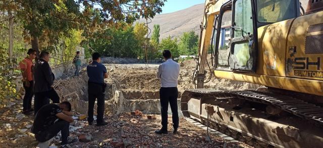 'Okul temeline altın gömüldü' iddiası yetkilileri alarma geçirdi! Kazı çalışmasına polis de katıldı