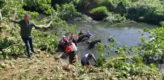 Sakarya haberi! Sakarya'da dereye devrilen traktörün altında kalan sürücü öldü