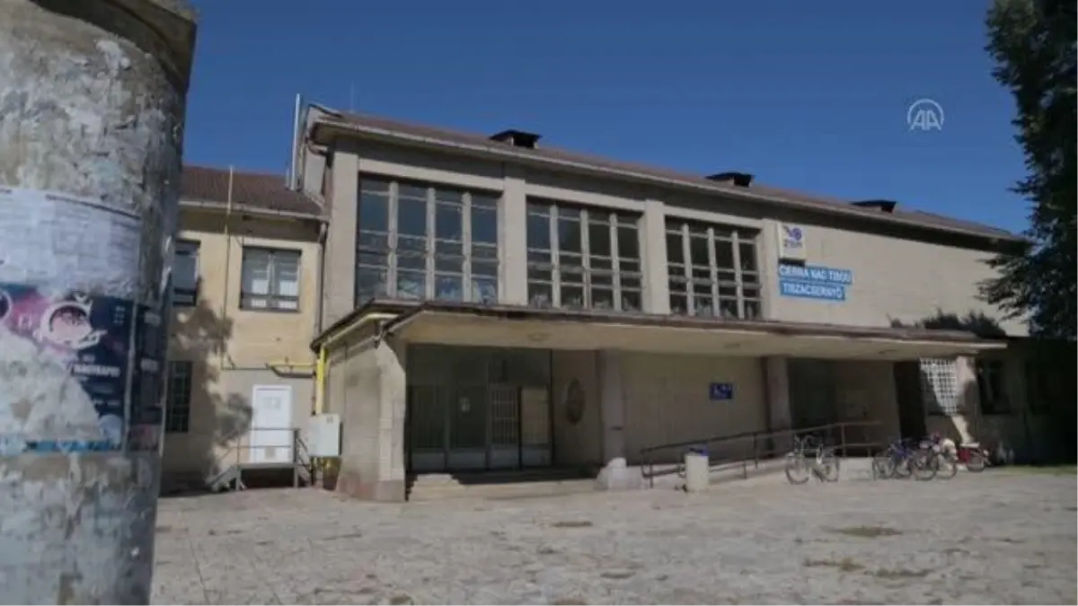 Slovakya'nın Cierna nad Tisou kentindeki tren istasyonundan Sovyet dönemi izleri siliniyor