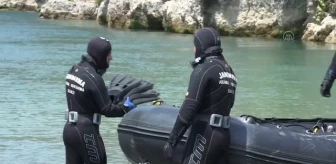 Zorlu eğitimin ardından su altında arama kurtarma yapıyorlar