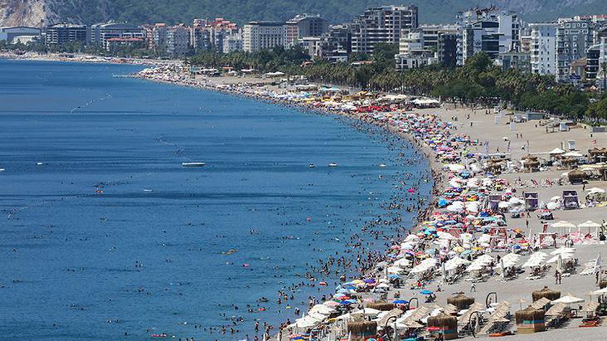 Antalya'da 40 dereceyi aşan sıcaklıkla 83 yılın ekim ayı rekoru kırıldı