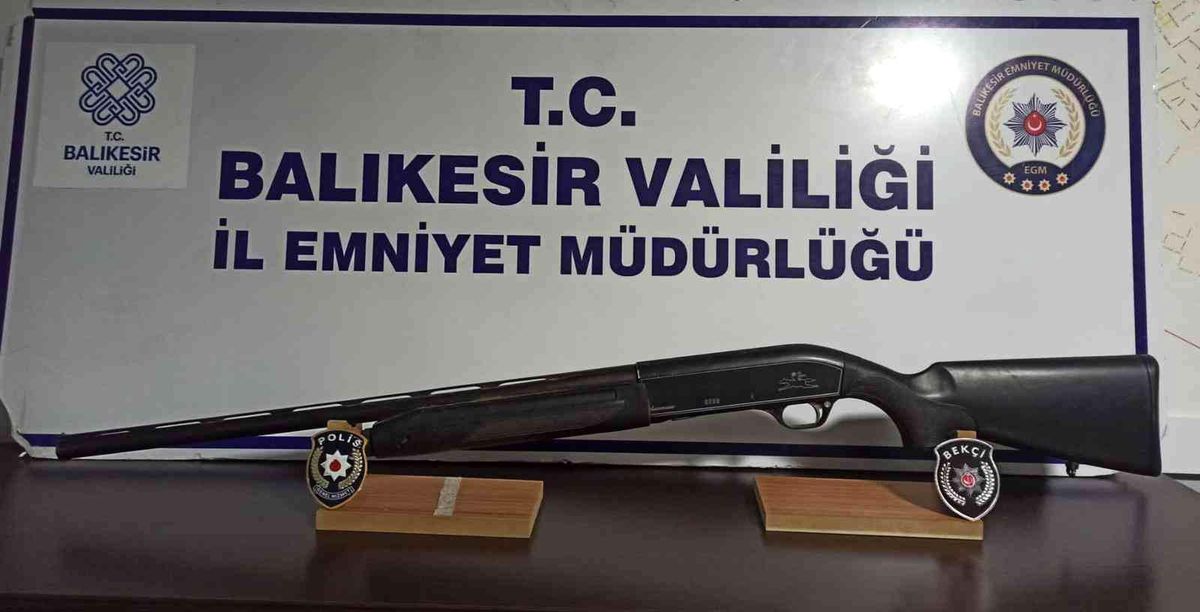 Balıkesir 3. sayfa: Balıkesir'de 25 aranan şahıstan 5'i tutuklandı