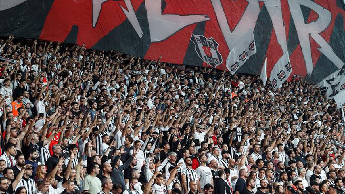 Beşiktaş-Fenerbahçe derbisinde sürpriz isim! Adı Cumhurbaşkanı adaylığı için geçen Mansur Yavaş'a taraftar büyük ilgi gösterdi