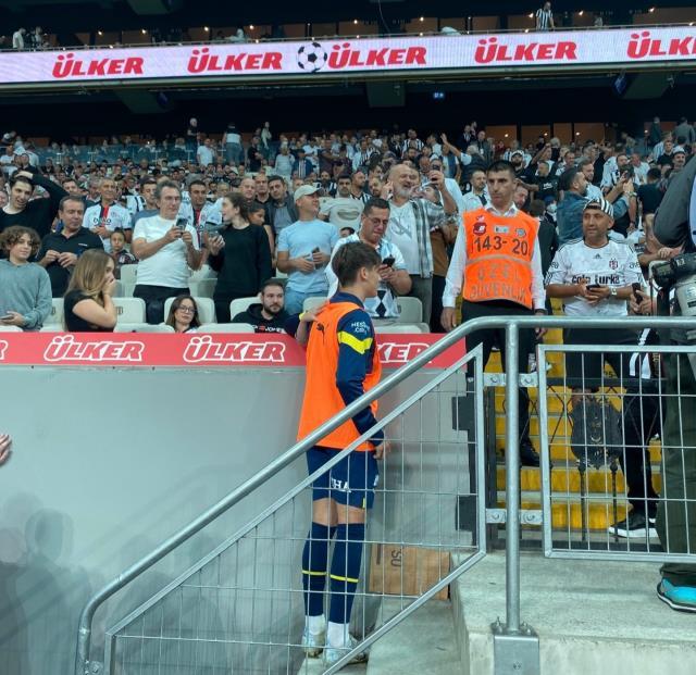 Beşiktaş taraftarı Vodafone Park'ta Arda Güler'e yoğun ilgi gösterdi Beşiktaş taraftarı Vodafone Park'ta Arda Güler'e yoğun ilgi gösterdi