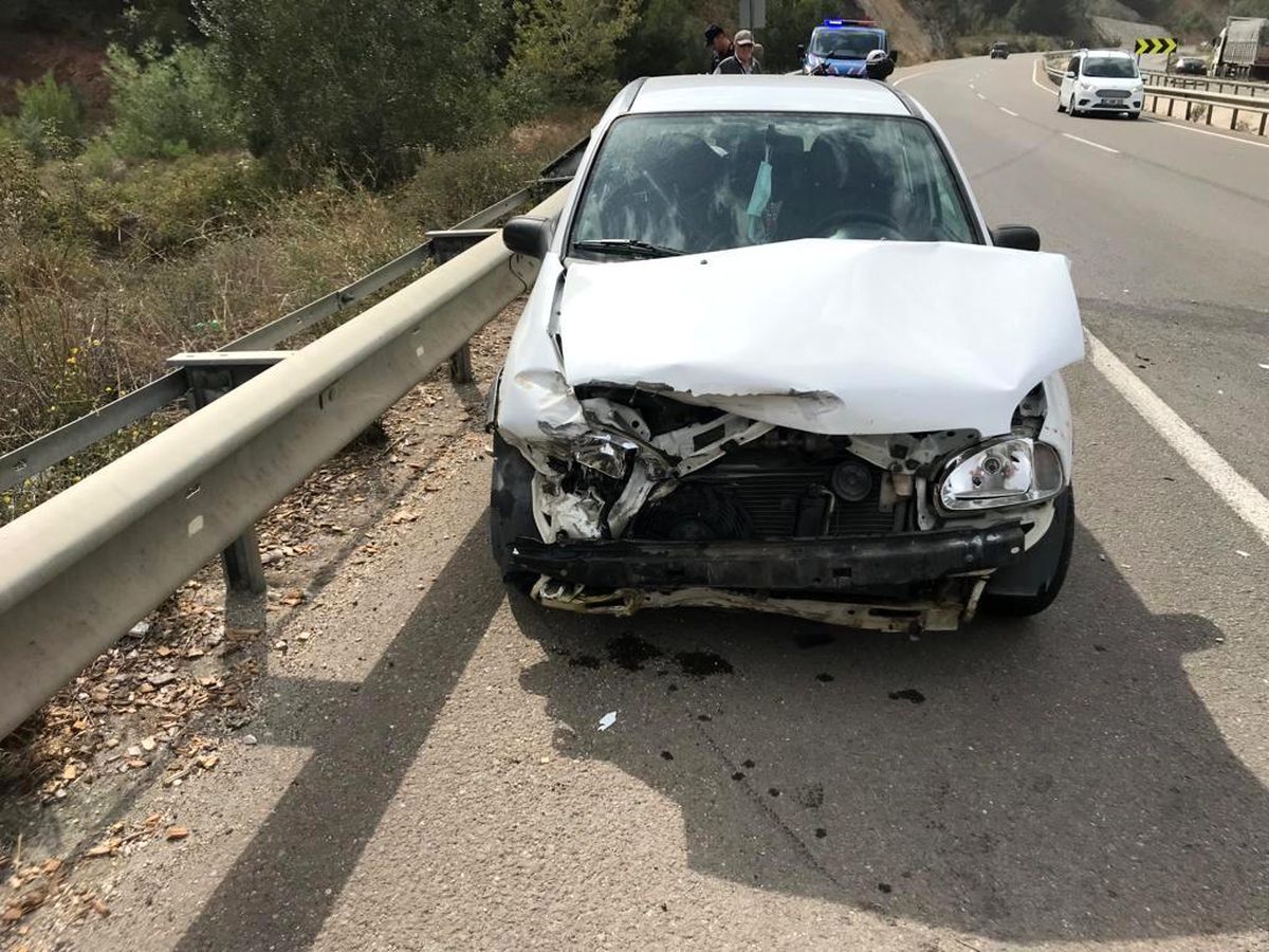 Bilecik gündem haberi: Bilecik'te otomobil bariyerlere çarptı, 1 kişi yaralandı