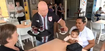 Bu kafede sadece down sendromlular çalışıyor