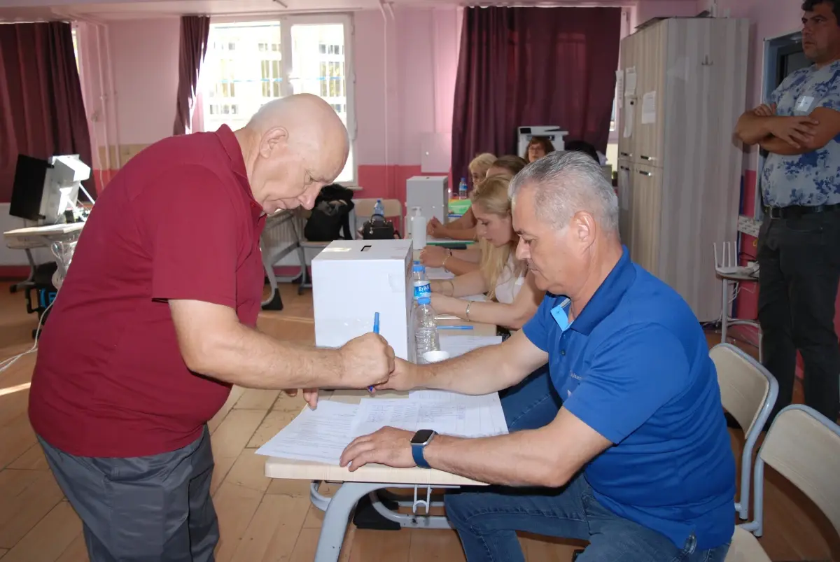 Bulgaristan'daki erken seçim kapsamında oy verme işlemi başladı (2)