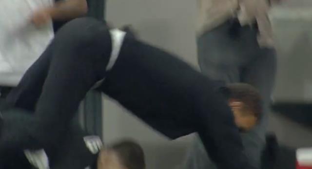 Derbinin önüne geçen an! Valerien Ismael yedek kulübesinde yaptığıyla hayrete düşürdü