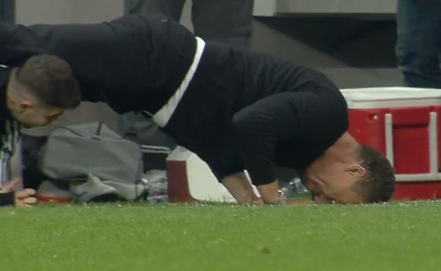 Derbinin önüne geçen an! Valerien Ismael yedek kulübesinde yaptığıyla hayrete düşürdü