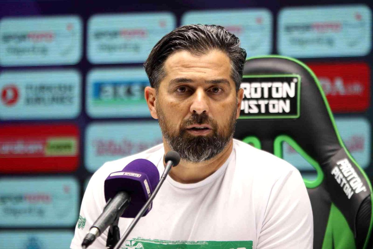 Arabam.com Konyaspor - Hangikredi Ümraniyespor maçının ardından - İlhan Palut (2)