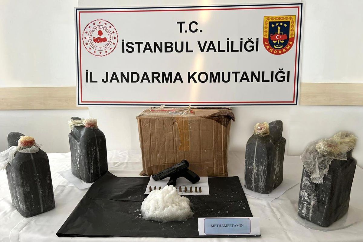 İstanbul'da 31 kilogram metamfetamin ve 13 kilogram kokain ele geçirildi