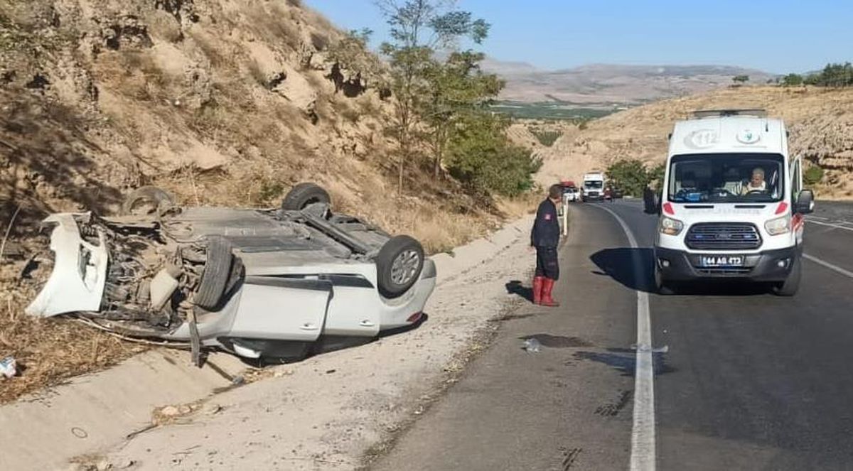 Son dakika haber | Malatya'da iki otomobilin çarpıştığı kazada 3 kişi yaralandı