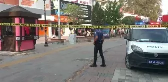 Rüzgarda kopan çatı ekipleri harekete geçirdi