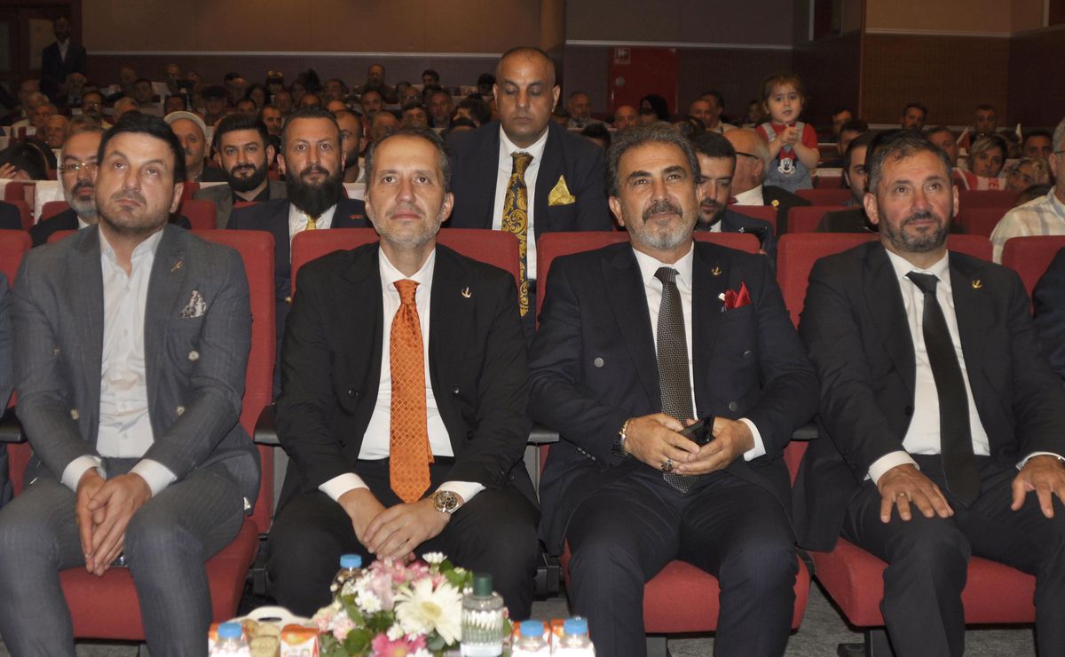 Artvin haberleri! Yeniden Refah Partisi Genel Başkanı Erbakan, Artvin'de partisinin il kongresine katıldı