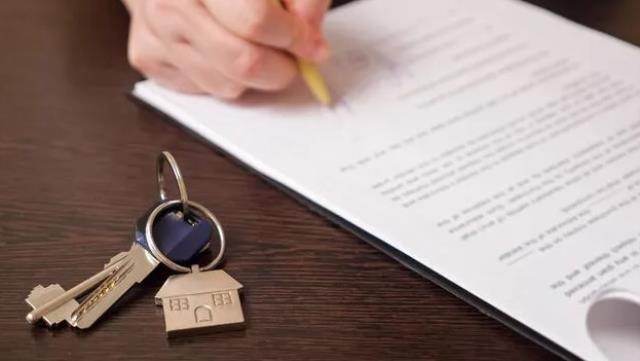 Bunu da gördük! Ev sahibi kiracısının yatağının yarısını başka birine kiraya verdi Bunu da gördük! Ev sahibi kiracısının yatağının yarısını başka birine kiraya verdi