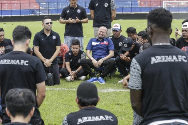 Endonezya'da futbol maçında çıkan izdihamda ölen 125 kişiden 32'sinin çocuk olduğu açıklandı