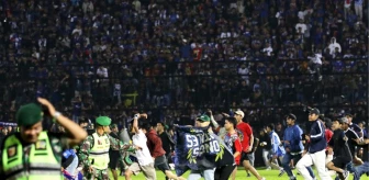Endonezya'da Futbol Maçındaki İzdihamda 125 Kişi Öldü, 320'den Fazla Kişi Yaralandı