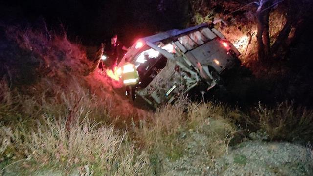 Erzincan'da minibüs devrildi: 21 yaralı Erzincan'da minibüs devrildi: 21 yaralı