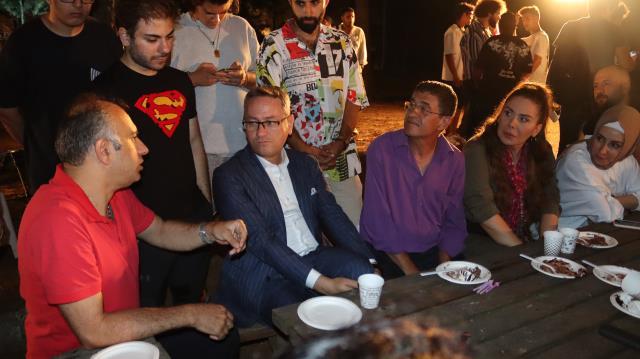 'Hadi Hayırlısı-Istakoz'un Haritası' film setine Belediye Başkanı ziyareti