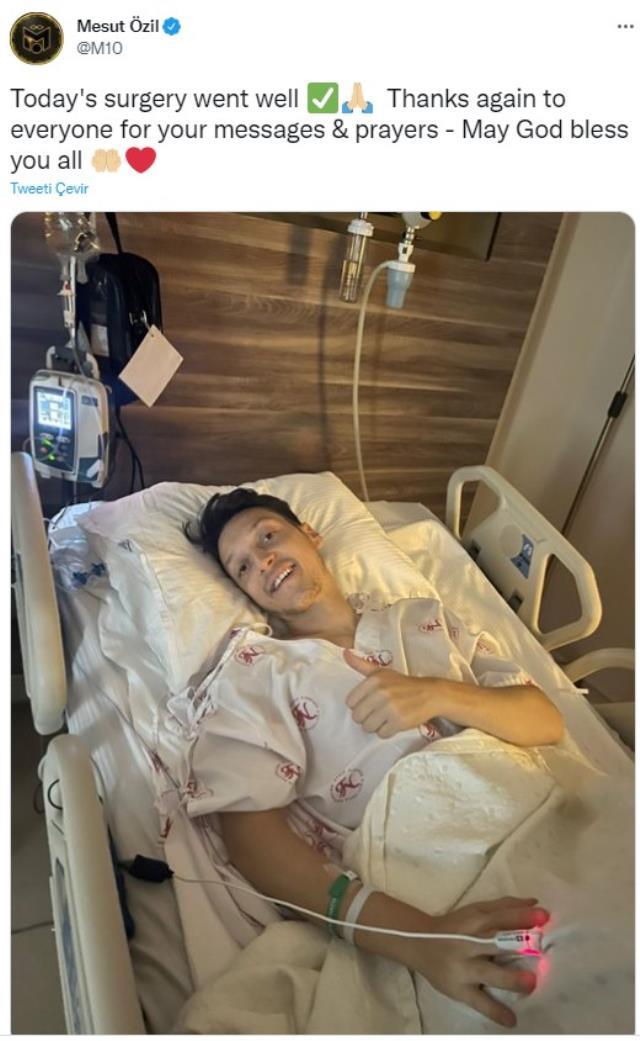 Mesut Özil ameliyat masasına yattı! Operasyon sonrası hasta yatağından son halini paylaştı Mesut Özil ameliyat masasına yattı! Operasyon sonrası hasta yatağından son halini paylaştı