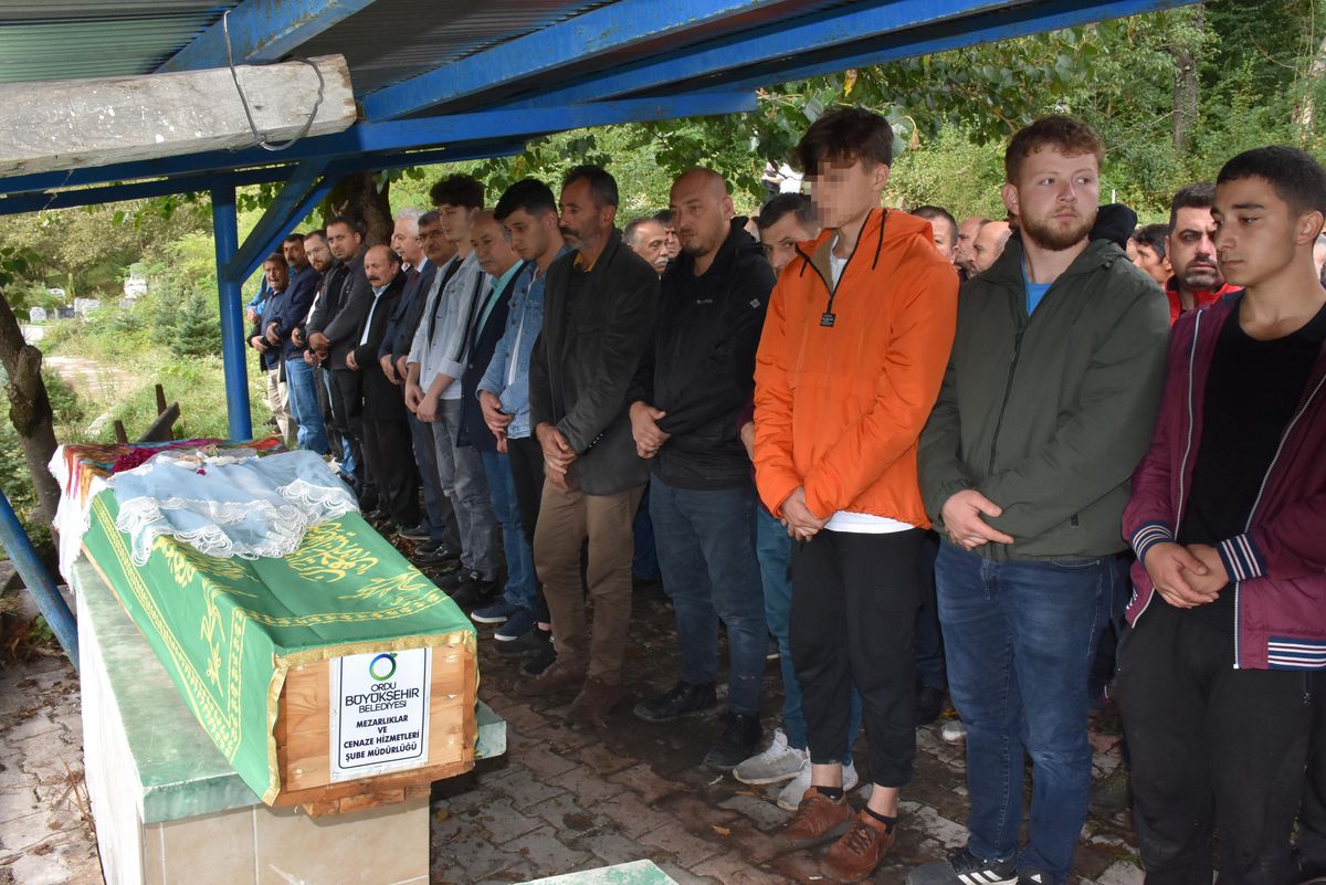Ordu gündem haberleri: Ordu'da av tüfeğiyle oynayan ağabeyinin kazayla öldürdüğü çocuk toprağa verildi