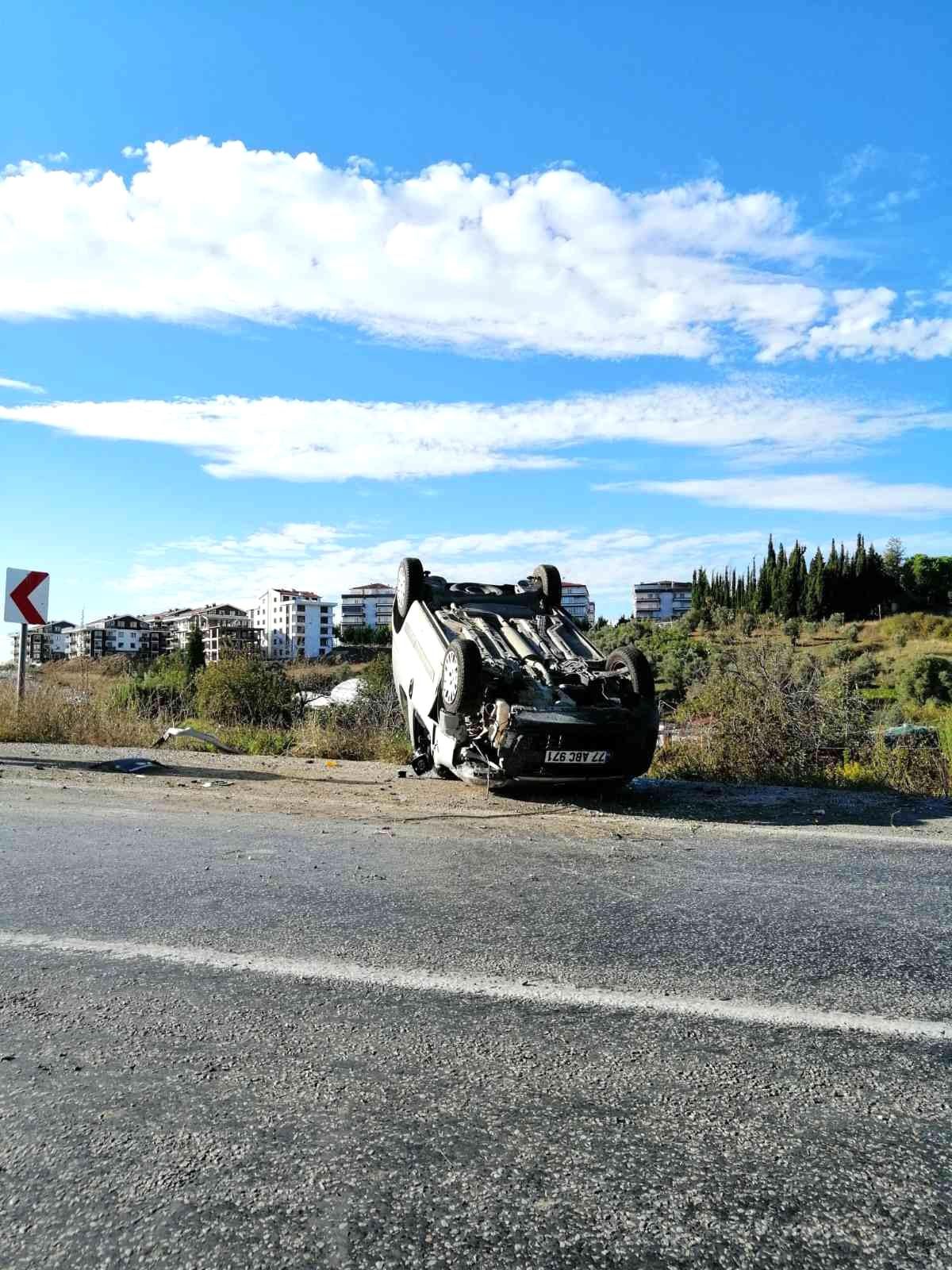 Son dakika haberi! Yalova'da kamyonet takla attı: 3 yaralı