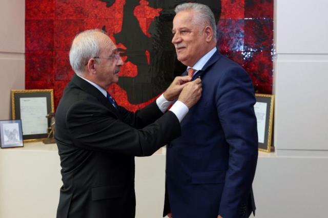 AK Parti kurucu üyesi ve eski milletvekili Fehmi Öztunç CHP'ye katıldı