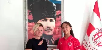 Antalyasporlu Melisa'ya Ödül