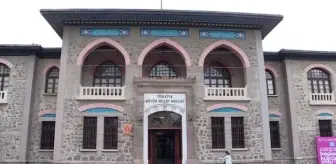 Bakan Ersoy, Başkent Kültür Yolu Festivali'nde bazı sergileri gezdi
