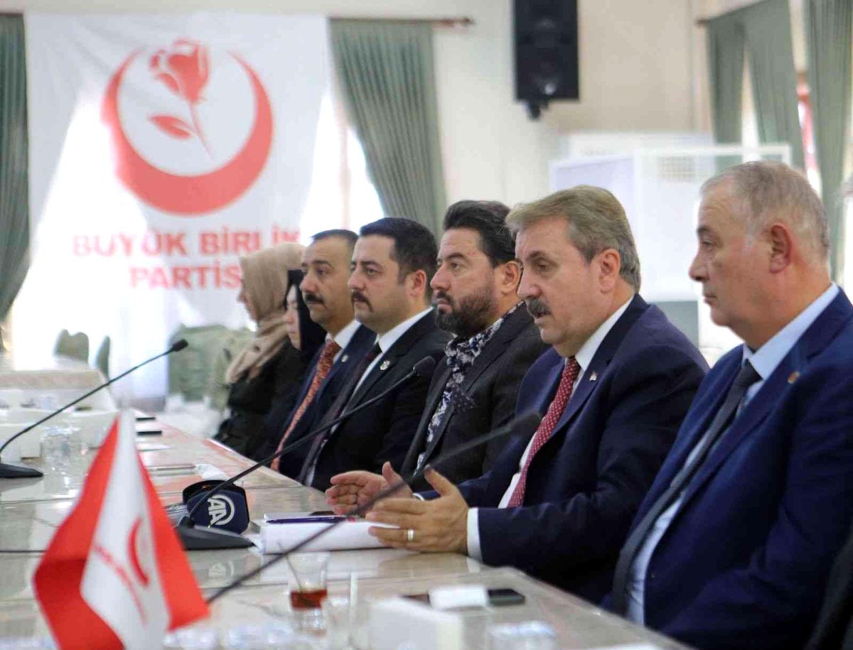 BBP Lideri Destici: 'Türkiye'nin ekonomik anlamda zorda kalmasının sebebi de vatan hainleri ve onların destekçileridir'