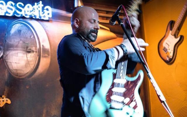 Katledilen solist Onur Şener'in ailesinden yürek burkan cümleler: Benim oğluma kıyanlar en büyük cezayı alsın Katledilen solist Onur Şener'in ailesinden yürek burkan cümleler: Benim oğluma kıyanlar en büyük cezayı alsın