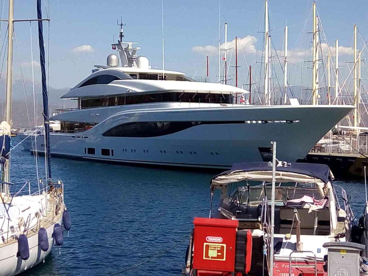Muğla magazin haberleri | Mega yat Arrow Fethiye'de