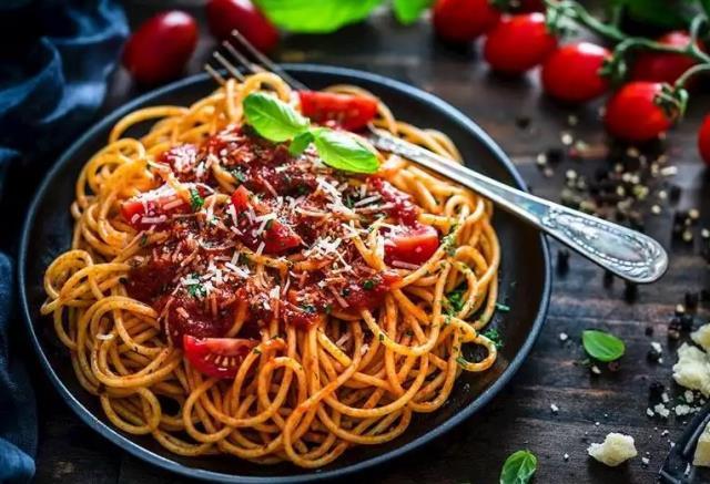 Rüyada makarna görmek ne anlama gelir? Rüyada pişmiş makarna görmek nedir? Rüyada salçalı, yoğurtlu makarna görmek ne demek?