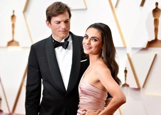 Ünlü çift Mila Kunis ve Ashton Kutcher tuhaf ev sırlarını ifşa etti: Tuvalet kapılarımız hep açık Ünlü çift Mila Kunis ve Ashton Kutcher tuhaf ev sırlarını ifşa etti: Tuvalet kapılarımız hep açık