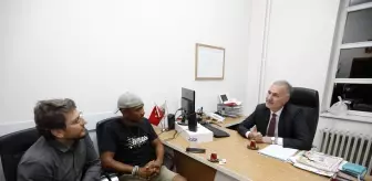 Bursa haber... Yürüyerek Kudüs'e ulaşmak üzere yola çıkan İtalyan Luis Joyaux Bursa'da mola verdi
