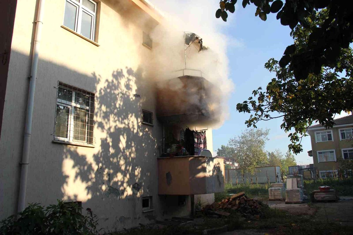 112 Acil Sağlık Hizmetleri istasyonunun alt katındaki lojmanda yangın çıktı
